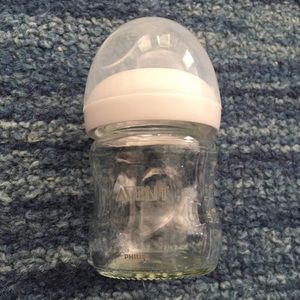 NWOT. Avent 4oz glass bottle